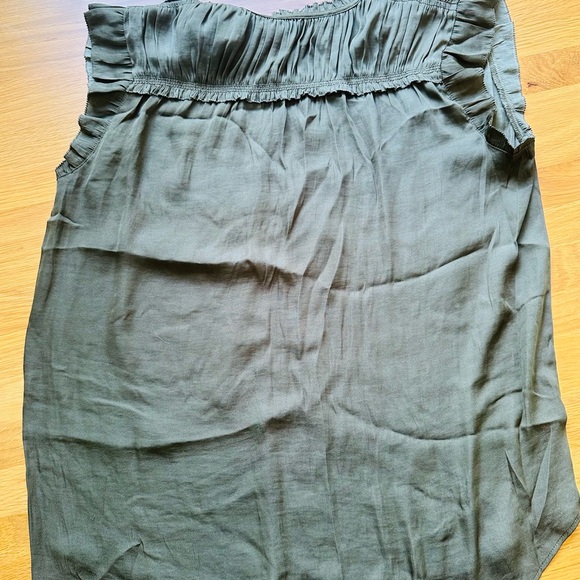 LOFT Ruffle Women's Top - Picture 2 of 3